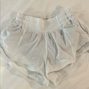 Lululemon Athletica White Hotty Hot 2.5 in Athletic Shorts